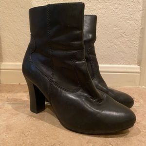 Black leather block heel boots 7.5 wide